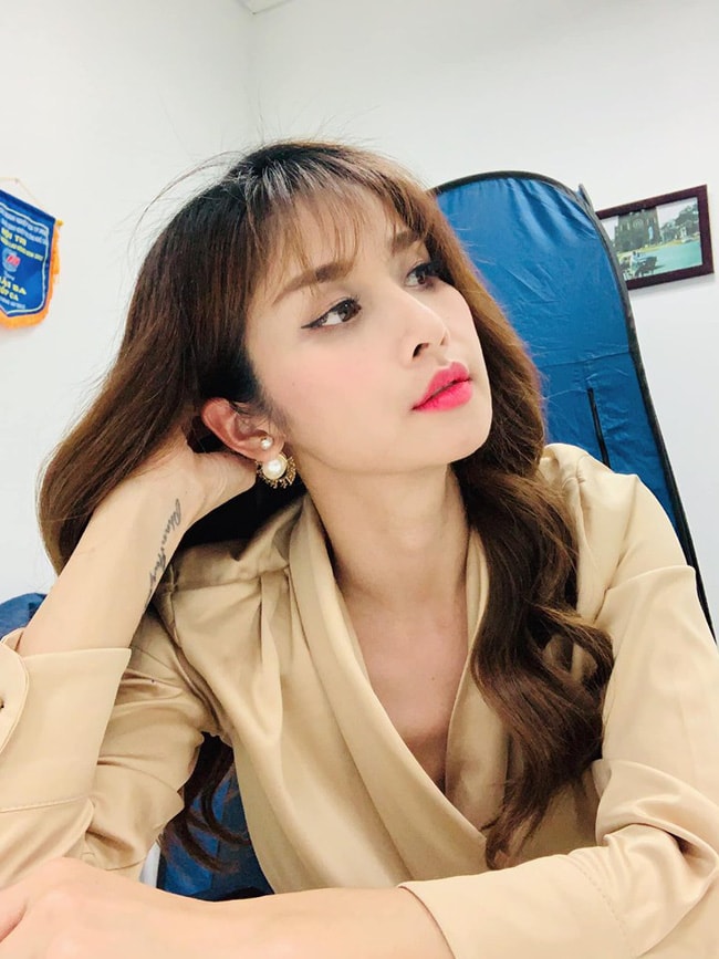 vo-ke-nhan-sac-nong-bong-cua-cau-ba-khai-duy-la-ai-14-ngoisao.vn-w650-h867 0