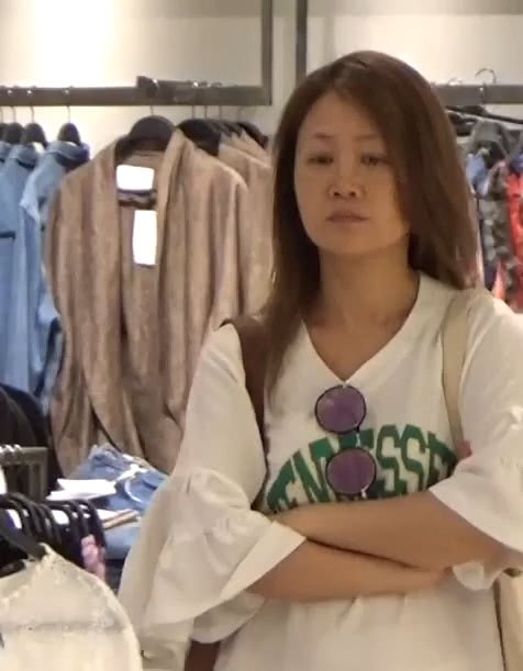 'Chúc Anh Đài' Lương Tiểu Băng: Hôn nhân viên mãn bên chồng bất tài vẫn không tránh khỏi xuống sắc ở tuổi 50 vì lý do đầy xót xa 6