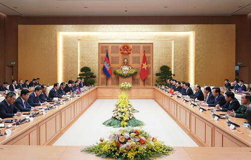 Thủ tướng Nguyễn Xuân Phúc đón, hội đàm với Thủ tướng Campuchia