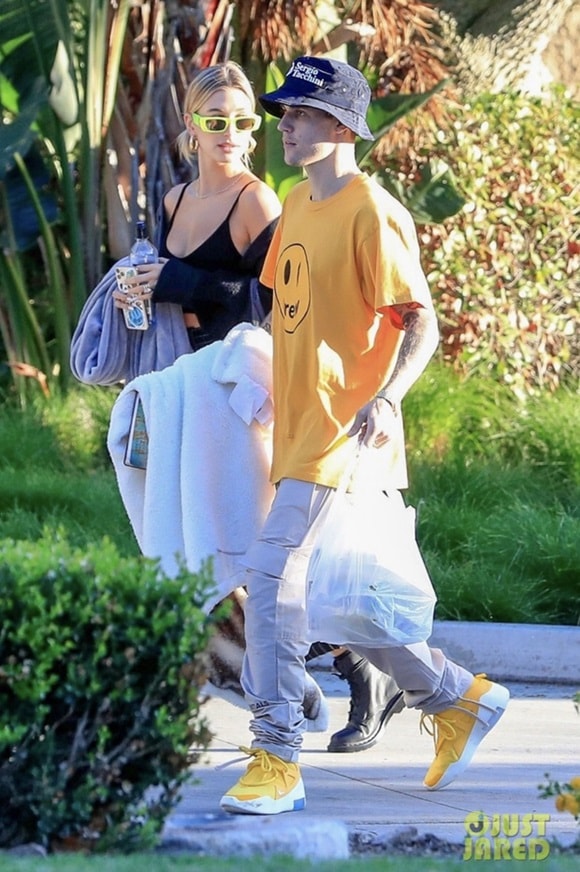 Hậu hôn lễ, vợ chồng Justin Bieber tình tứ đi picnic, bà xã Hailey hở nhẹ khoe vòng một hấp dẫn 3