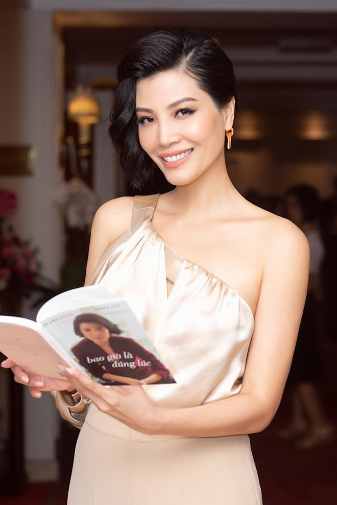  NTK Đức Hùng - Á hậu Tú Anh dự ra mắt sách của cựu siêu mẫu Vũ Cẩm Nhung 0