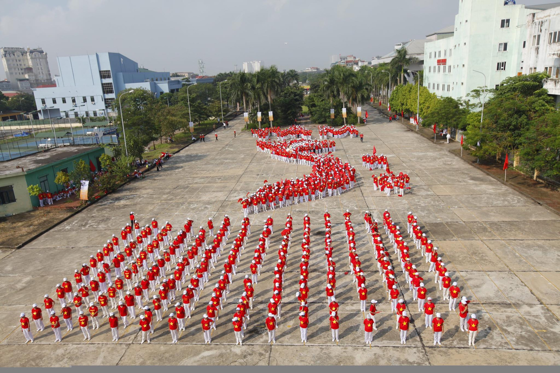 Hơn 1.000 người cao tuổi ở Hà Nội đồng diễn thể dục dưỡng sinh