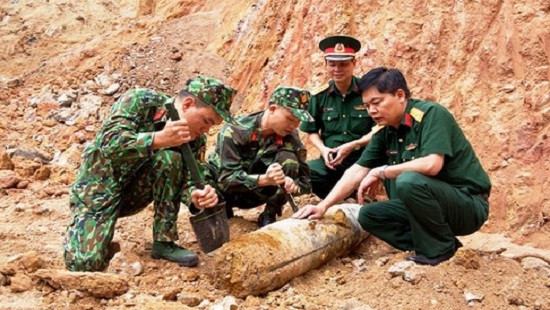 Quảng Ninh: Phát hiện quả bom còn nguyên ngòi nổ