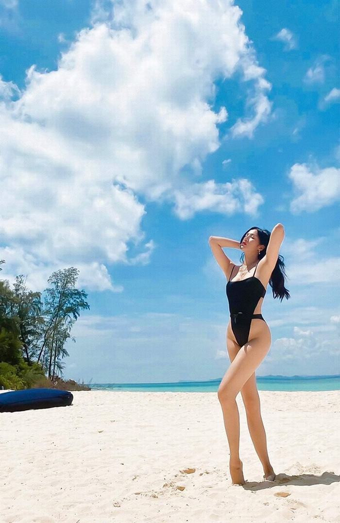 Yaya Trương Nhi lăng xê mốt bikini đan dây nóng rực tại Bali 