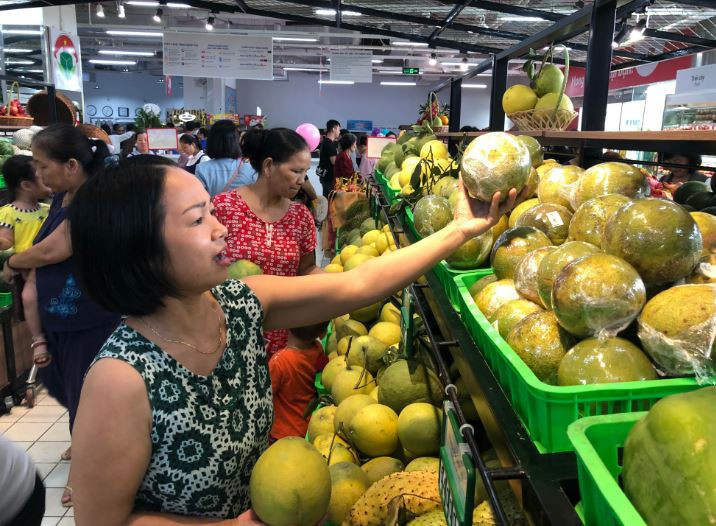 Saigon Co.op thay “áo mới” Co.opmart cho 3 siêu thị Auchan ngay ngày giải phóng Thủ đô