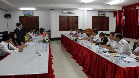 Đoàn công tác TAND tỉnh Sơn La thăm, làm việc tại TAND tỉnh Hủa Phăn và Luông Pha Băng