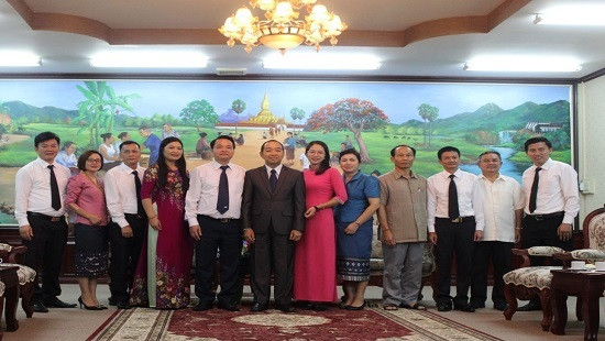 Đoàn công tác TAND tỉnh Sơn La thăm, làm việc tại TAND tỉnh Hủa Phăn và Luông Pha Băng