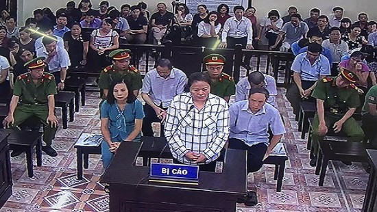 Bị cáo trong vụ nâng điểm thi ở Hà Giang trần tình tại Tòa