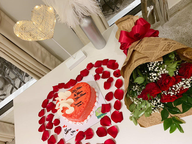 Đội trưởng Quế Ngọc Hải chúc mừng sinh nhật bà xã ngay trước thềm đại chiến với Indonesia 2 Đội trưởng Quế Ngọc Hải chúc mừng sinh nhật bà xã ngay trước thềm đại chiến với Indonesia 2
