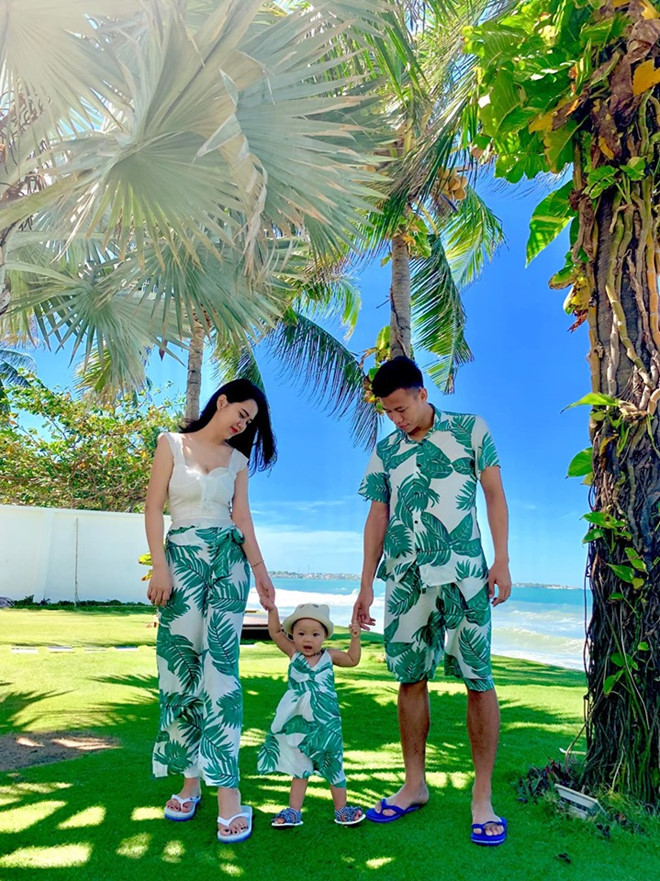 Đội trưởng Quế Ngọc Hải chúc mừng sinh nhật bà xã ngay trước thềm đại chiến với Indonesia 1 Đội trưởng Quế Ngọc Hải chúc mừng sinh nhật bà xã ngay trước thềm đại chiến với Indonesia 1