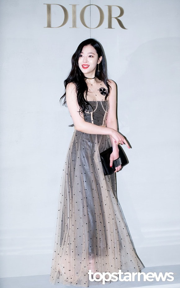 Những lần mặc đẹp như công chúa của Sulli, gây thương nhớ với người hâm mộ 1