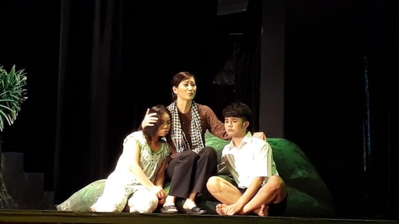 hoang-cong-dat-1610-6-ngoisao.vn-w580-h326 4