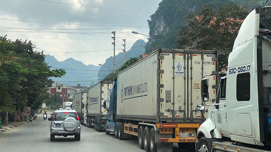 Ùn ứ nông sản tại cửa khẩu: Bộ Công Thương khuyến cáo DN giãn tiến độ vận chuyển