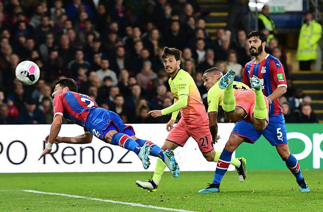 Man City 2-0 Crystal Palace: Nước cờ “điên” của Pep Guardiola