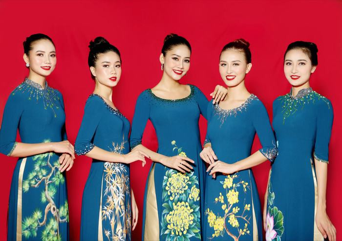 Nhà thiết kế Thu Hà và niềm đam mê tà áo dài Việt qua BST Hương sắc bốn mùa