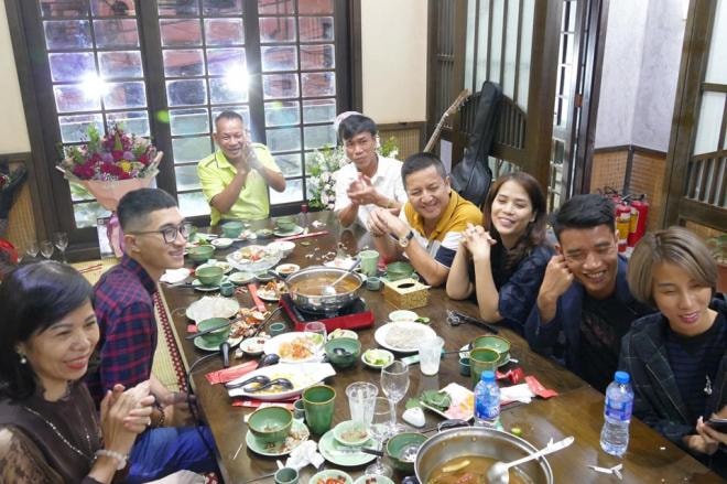 NSND Lan Hương cười tươi hết cỡ trong ngày sinh nhật chồng - nghệ sĩ Đỗ Kỷ 0