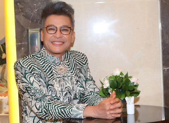 mc-thanh-bach-doi-dien-mao-moi-sau-khi-bi-vo-cu-lien-hoan-boc-phot-1-ngoisao.vn-w660-h482 0 MC Thanh Bạch, nghệ sĩ Xuân Hương, sao việt