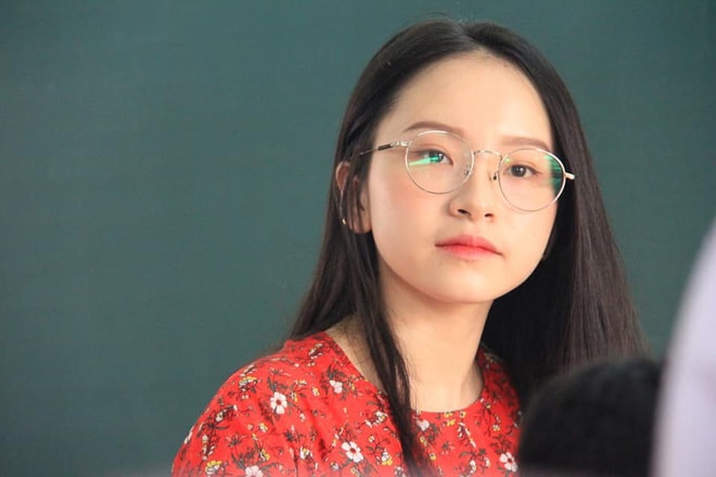chân dung cô giáo bị chụp lén 0