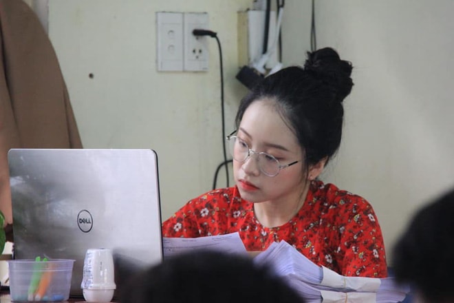 chân dung cô giáo bị chụp lén 1