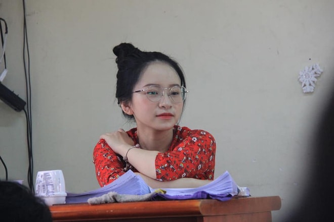 chân dung cô giáo bị chụp lén 3