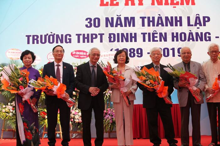 Trường THPT Đinh Tiên Hoàng tổ chức Lễ kỷ niệm 30 năm Ngày thành lập