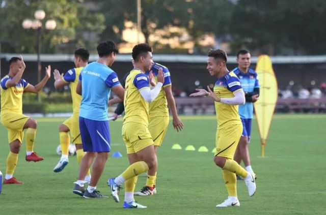 HLV Park Hang Seo cho biết sân nhà vừa là lợi thế nhưng cũng là thử thách với ĐT Việt Nam