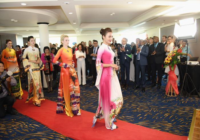 Áo dài Việt mang đậm nét văn hóa Thổ Nhĩ Kỳ gây ấn tượng mạnh