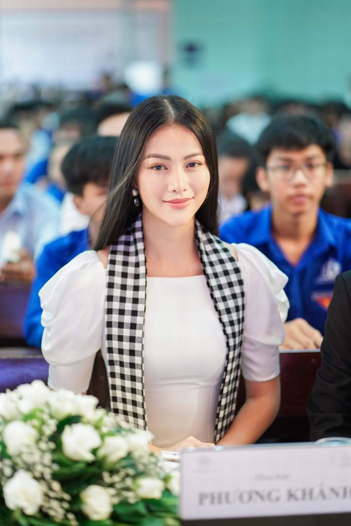 Hoa hậu Phương Khánh: Vương miện tỏa sáng hơn nhờ tri thức