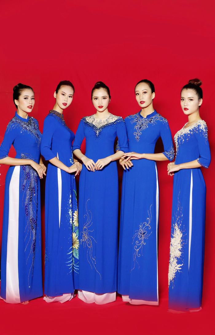 NTK Hạnh Nguyễn mang hơi thở hiện đại cho áo dài truyền thống