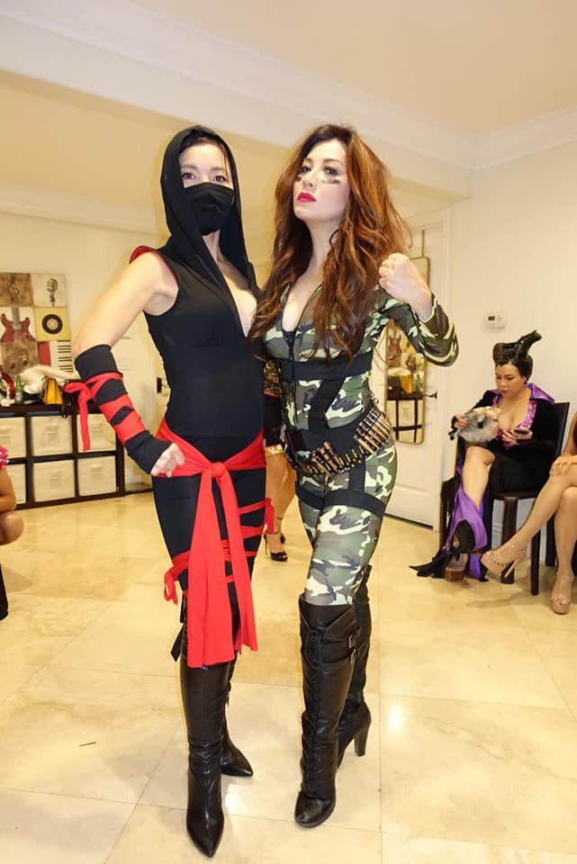 Halloween của sao Việt hải ngoại: Ông xã Hoài Phương giả gái - Việt Hương hóa tiên hắc ám sexy  0