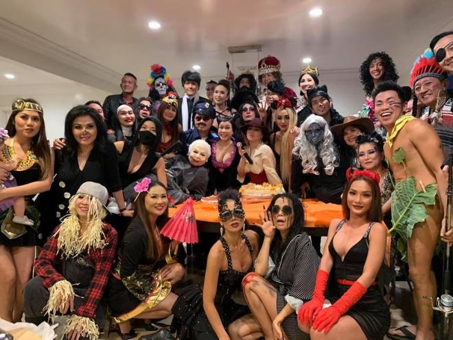 Halloween của sao Việt hải ngoại: Ông xã Hoài Phương giả gái - Việt Hương hóa tiên hắc ám sexy  10