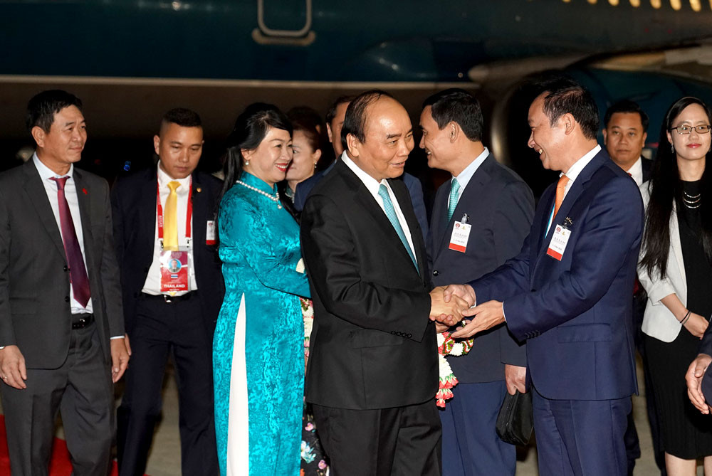 Thủ tướng bắt đầu tham dự Hội nghị Cấp cao ASEAN 35