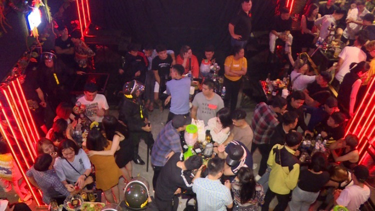 Công an đột kích 3 quán bar, karaoke phát hiện gần 100 thanh niên phê ma túy