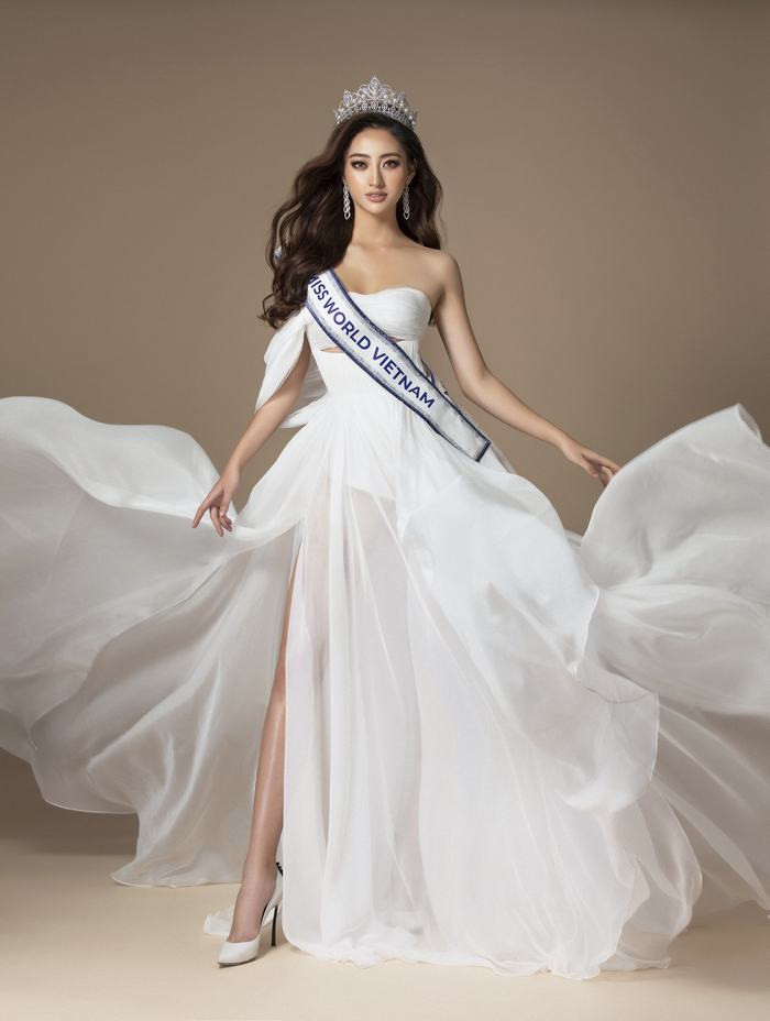 Lương Thuỳ Linh xuất hiện như nữ thần trên trang chủ Miss World