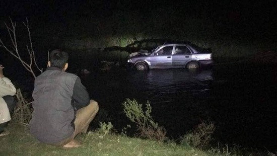Truy tìm tài xế đem xe cùng người bị thương bỏ dưới suối sau tai nạn