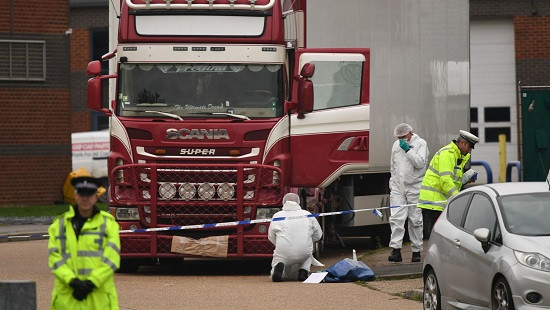 Vì sao không công bố danh tính 39 người Việt tử vong trong container ở Anh
