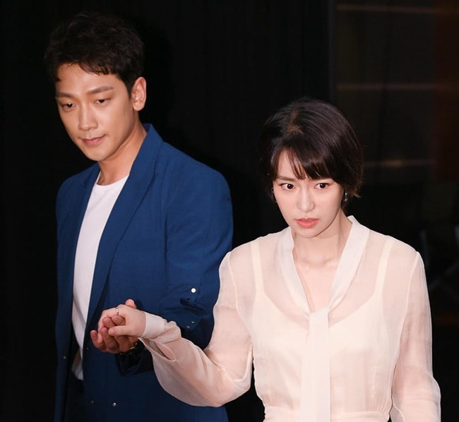 Bi Rain thân mật với  3