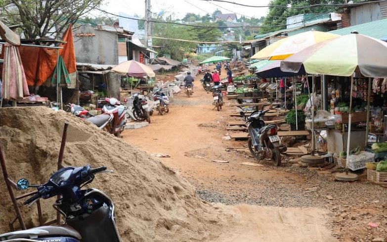 Đắk Nông: Thi công công trình giao thông không đảm bảo an toàn