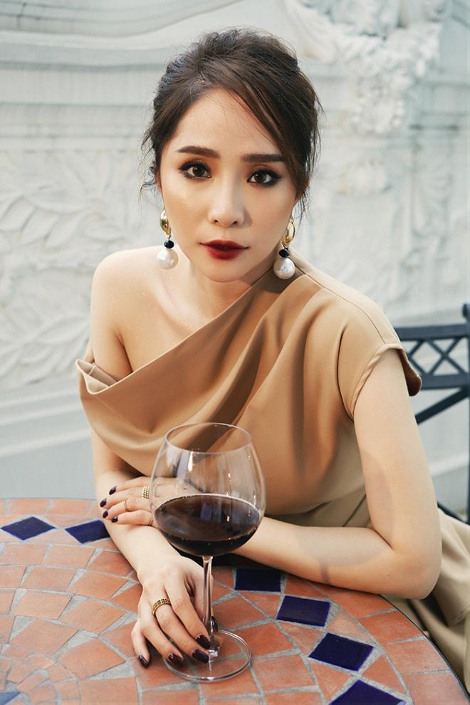 Liên tục hôn và có cảnh nóng với Chí Nhân trong 'Sinh tử', Quỳnh Nga tiết lộ ngoài đời gặp nhau đều lạnh lùng 12
