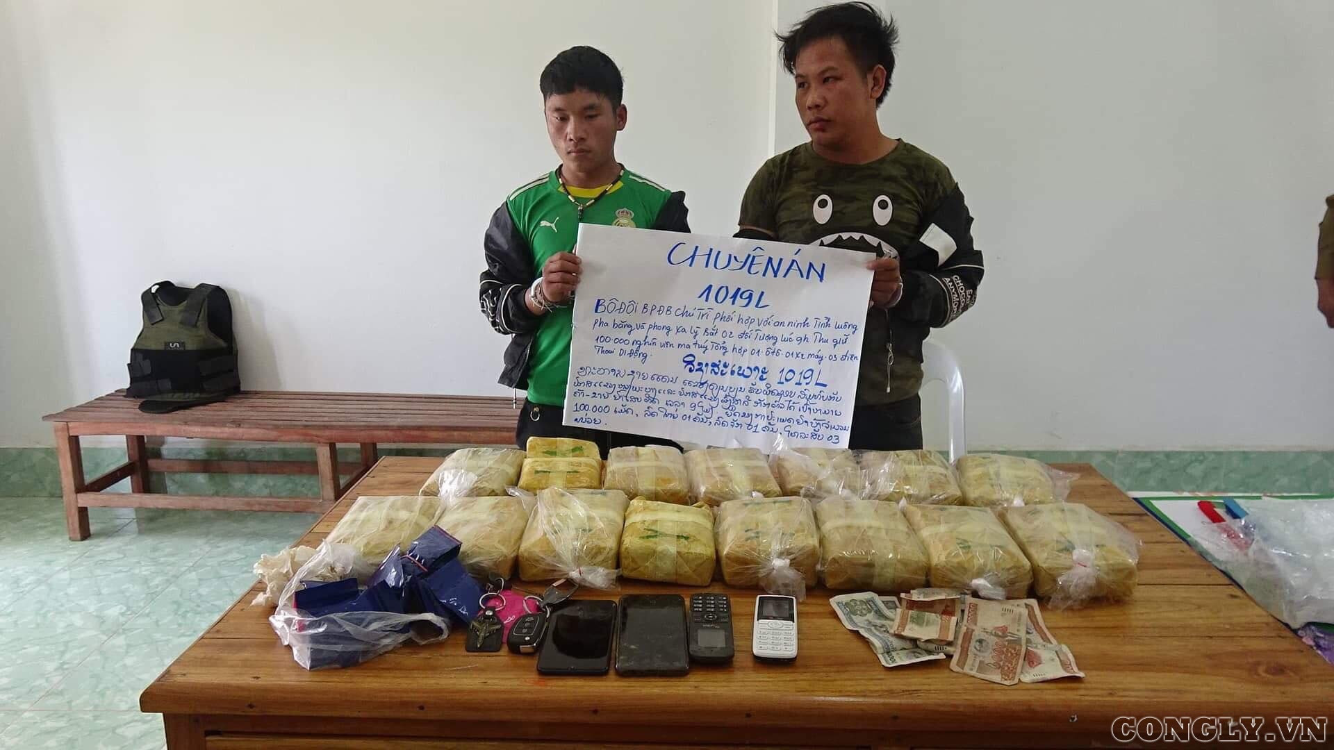 Bắt giữ 2 đối tượng vận chuyển ma túy từ Lào vào Việt Nam