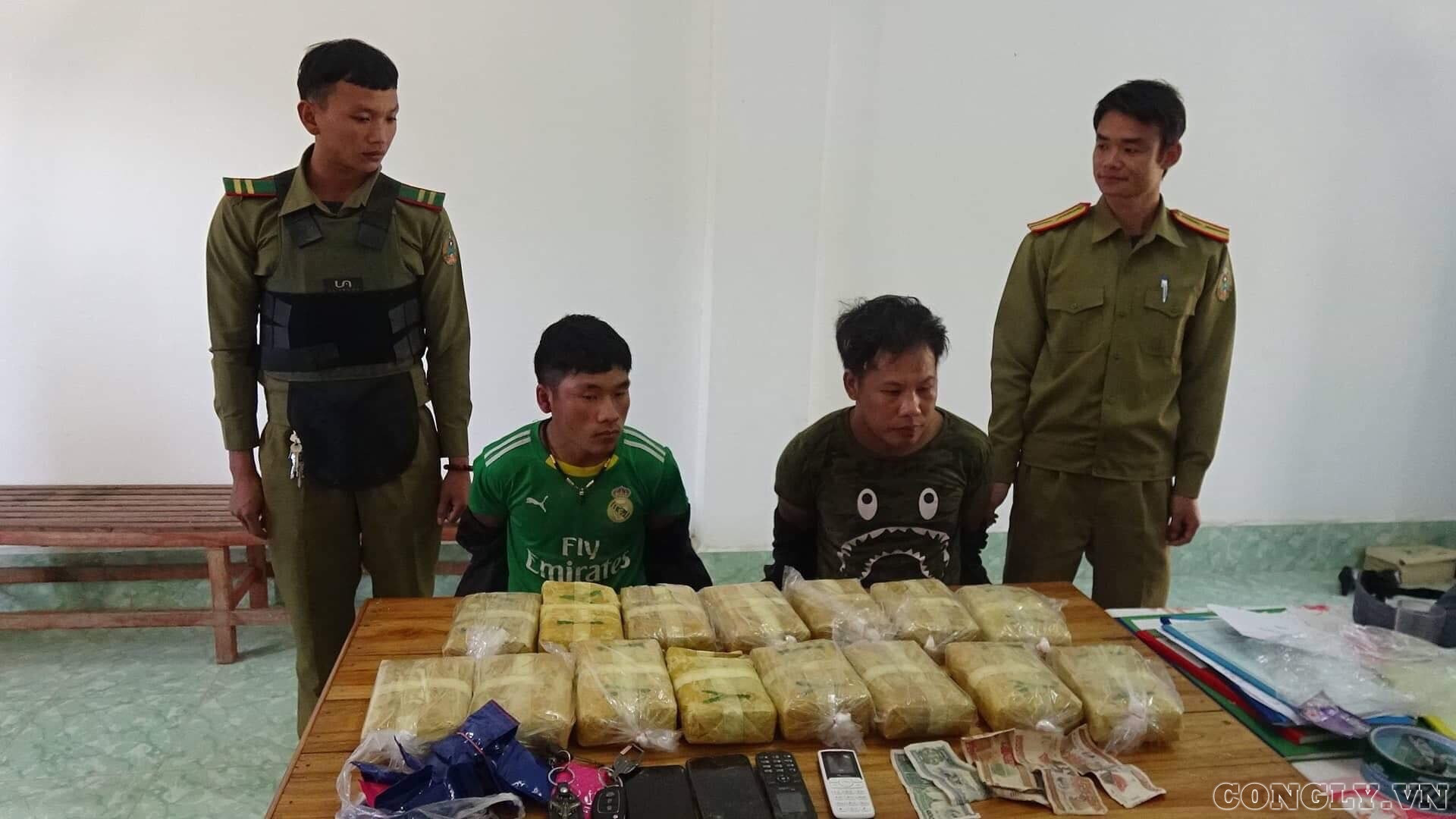 Bắt giữ 2 đối tượng vận chuyển ma túy từ Lào vào Việt Nam