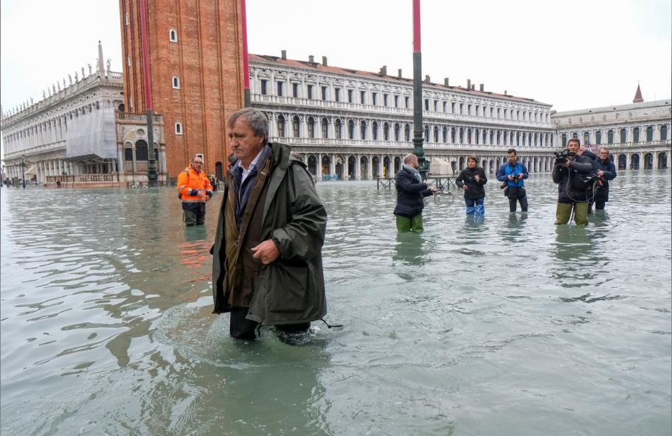 Venice bị tàn phá bởi triều cường dâng lên mức cao thứ hai trong lịch sử