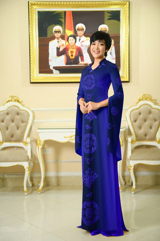 MC Thảo Vân đẹp ngỡ ngàng trong lần đầu làm mẫu ảnh diện áo dài dành riêng ngày 20/11