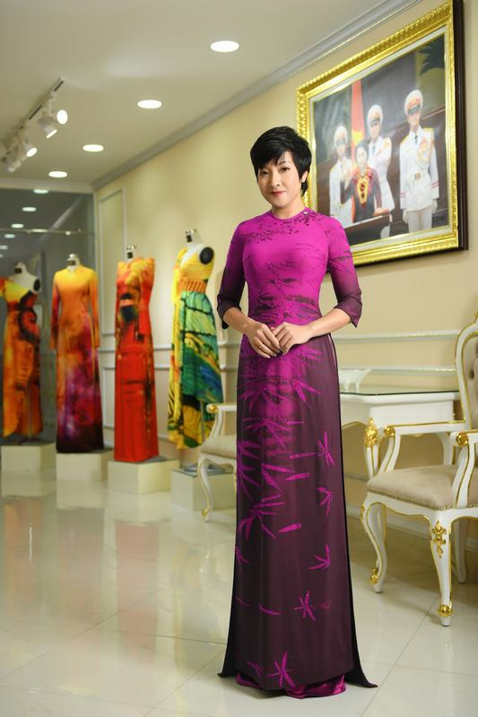 MC Thảo Vân đẹp ngỡ ngàng trong lần đầu làm mẫu ảnh diện áo dài dành riêng ngày 20/11