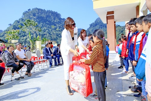 Người phụ nữ dân Tộc Tày có tấm lòng nhân ái