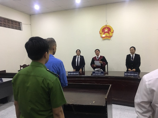 Xét xử vụ hiếp dâm xôn xao dư luận tại Quận 7: Lê Phú Cự lĩnh 9 tháng tù