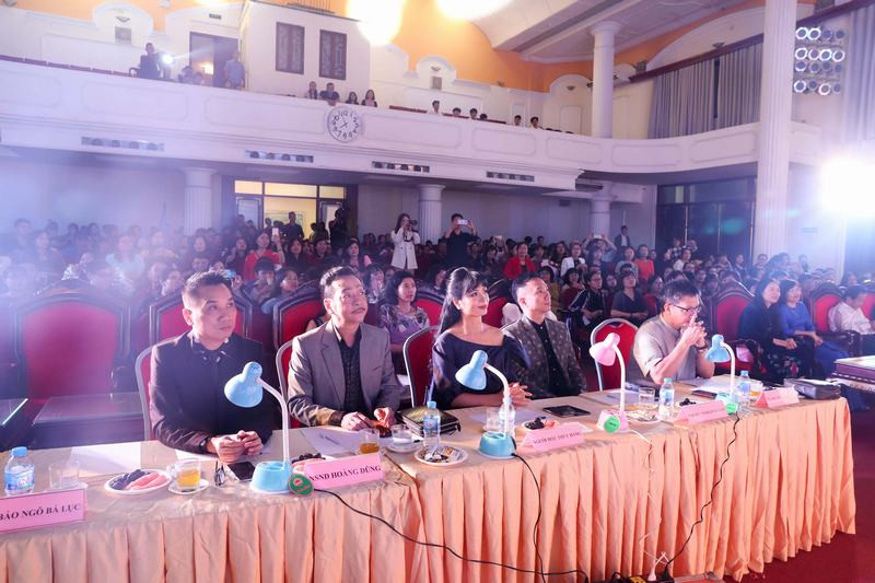 NSND Hoàng Dũng, NTK Đỗ Trịnh Hoài Nam là giám khảo cuộc thi “Nữ cán bộ công đoàn duyên dáng”
