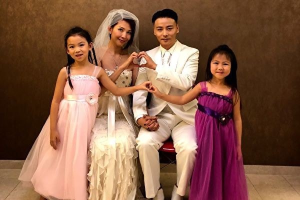 Sau bao ngày tháng vất vả, cuối cùng 'Hoàng hậu' của 'Chân Hoàn truyện' đã sinh được quý tử ở tuổi 46, gương mặt bé hội tụ nét đẹp cả bố lẫn mẹ 0 Sau bao ngày tháng vất vả, cuối cùng 'Hoàng hậu' của 'Chân Hoàn truyện' đã sinh được quý tử ở tuổi 46, gương mặt bé hội tụ nét đẹp cả bố lẫn mẹ 0