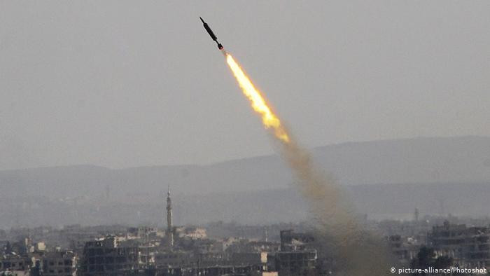 Israel không kích trên diện rộng mục tiêu quân sự của Iran và Syria