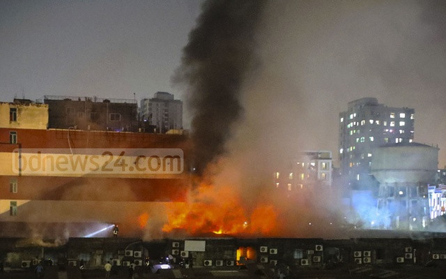 Cháy lớn bùng phát tại siêu thị ở Bangladesh, 15 cửa hàng bị thiêu rụi